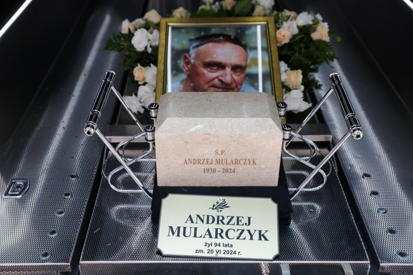 Tak wyglądał pogrzeb Andrzeja Mularczyka. Gwiazdy kina żegnały wybitnego pisarza i scenarzystę