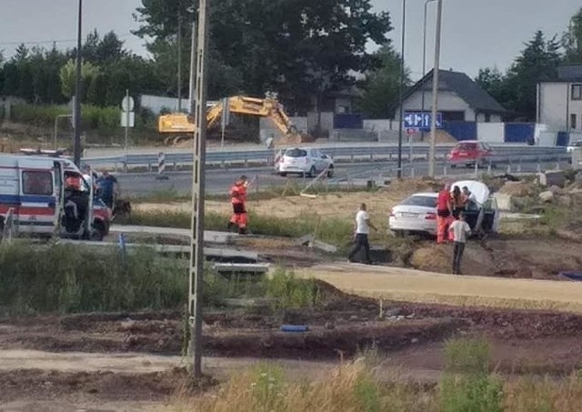 Wypadł z drogi na Wodzisławskiej w Rybniku. Porzucił partnerkę i uciekł. Policja nadal szuka kierowcy