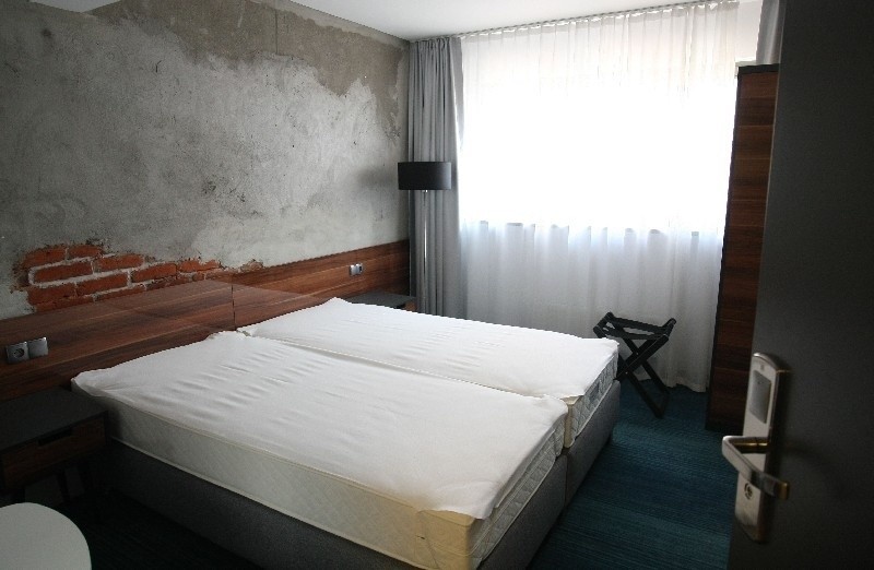 W Tobaco Hotel są 83 pokoje jednoosobowe i 32 dwuosobowe.