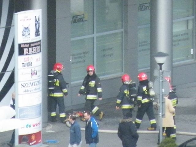 Pożar wieżowca przy skrzyżowaniu ulic Antoniukowskiej i...
