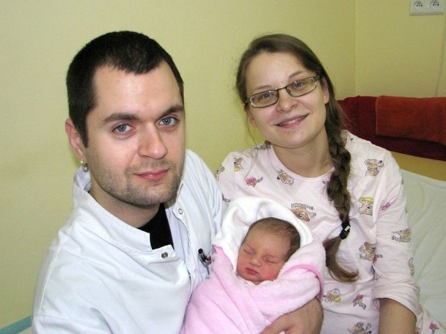 Bianka Popiołek urodziła się w środę, 2 listopada. Ważyła 3350 g i mierzyła 59 cm. Jest pierwszym dzieckiem Patrycji i Sebastiana z Ostrowi Mazowieckiej
