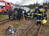 Nowinka. Pociąg zderzył się z osobówką. Strażacy ratowali ofiary wypadku. Tak wyglądały ćwiczenia OSP (zdjęcia)
