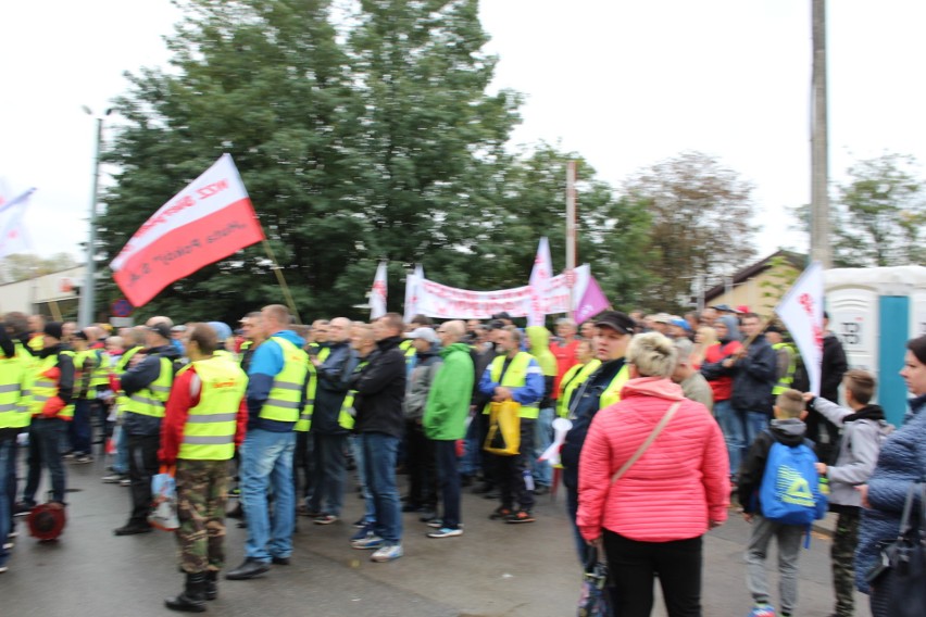 Pikieta przed Hutą Pokój w Rudzie Śląskiej