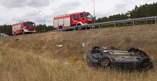 Na drodze krajowej nr 91 w Czerniewicach przy Toruniu dachował samochód osobowy