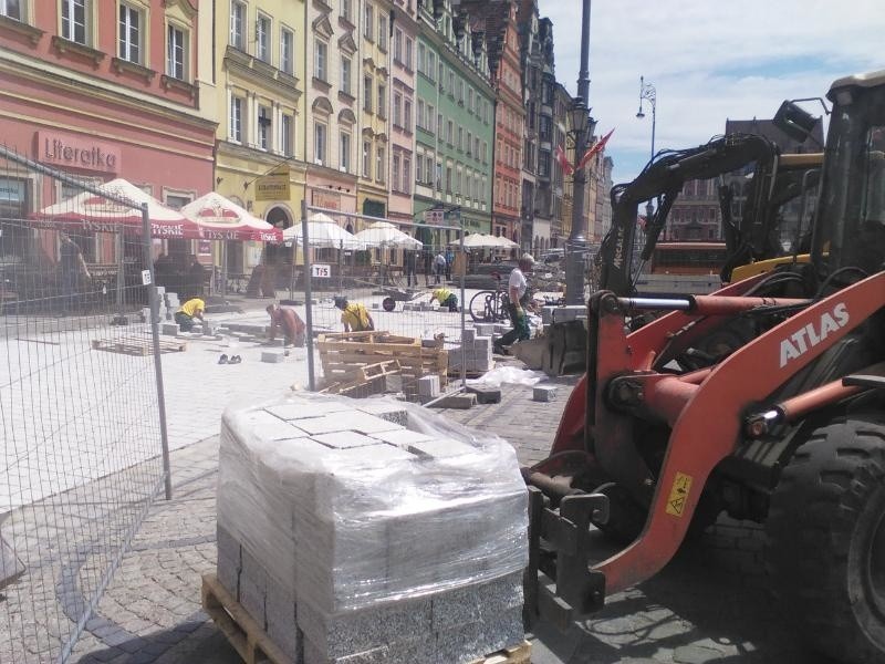 Budowa szpilkostrady na północnej pierzei Rynku