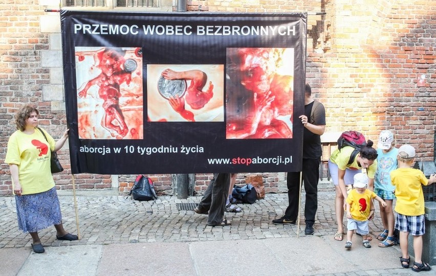 Pikieta antyaborcyjna zbulwersowała przechodniów [ZDJĘCIA]