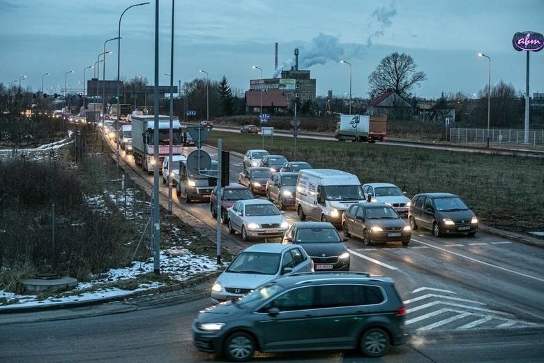 Sygnalizacja świetlna na skrzyżowaniu ul. Śliwiaka - Trakt...