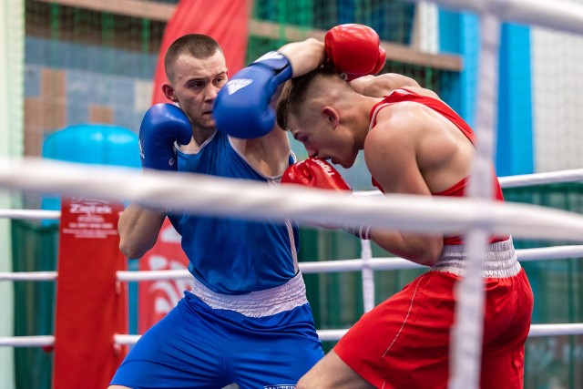 W Mielcu trwają bokserskie młodzieżowe mistrzostwa Polski. Dziś odbywają się finałowe walki, w półfinałach walczyli podkarpaccy pięściarze.