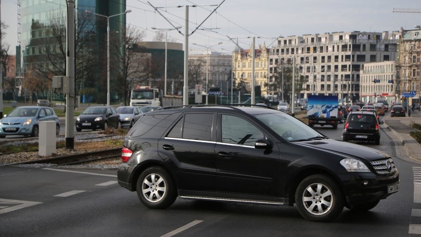 Mój Reporter: Po zmianach na Drobnera i Łokietka rowerzyści górą, a kierowcy stoją w korkach