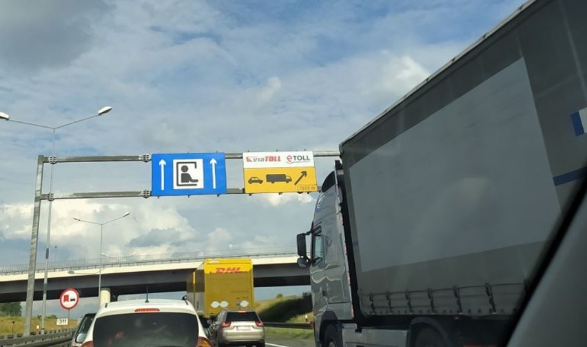 Autostrada A4 zablokowana w Gliwicach przed punktem poboru...