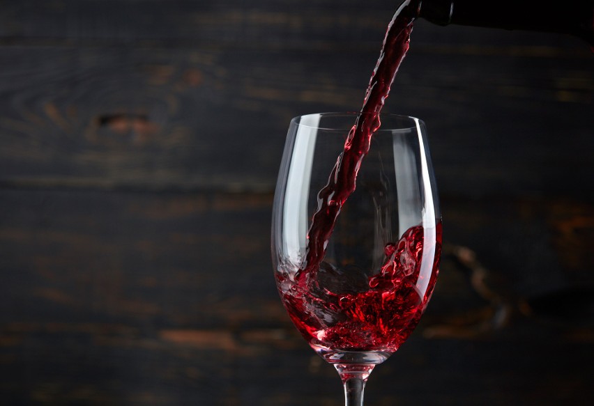 Niewielkie ilości czerwonego wina – 1 kieliszek (150 ml) dla...