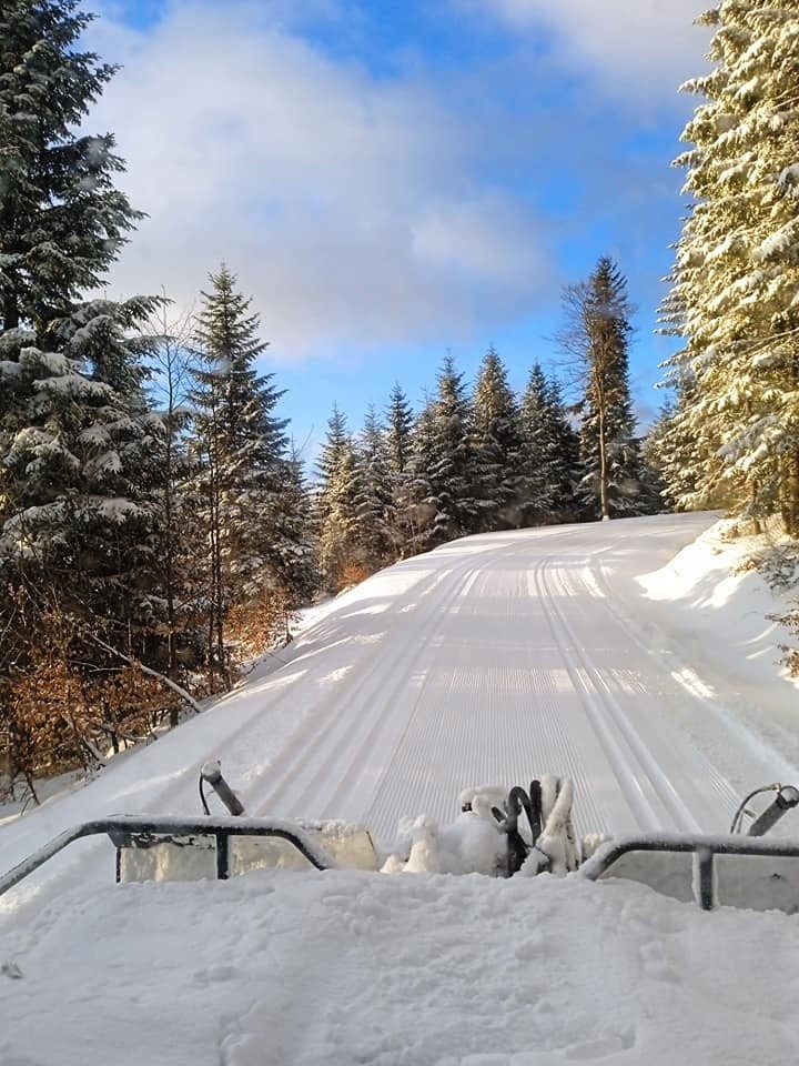 Trasy narciarskie wokół Mogielicy znów kuszą! Zima powróciła 