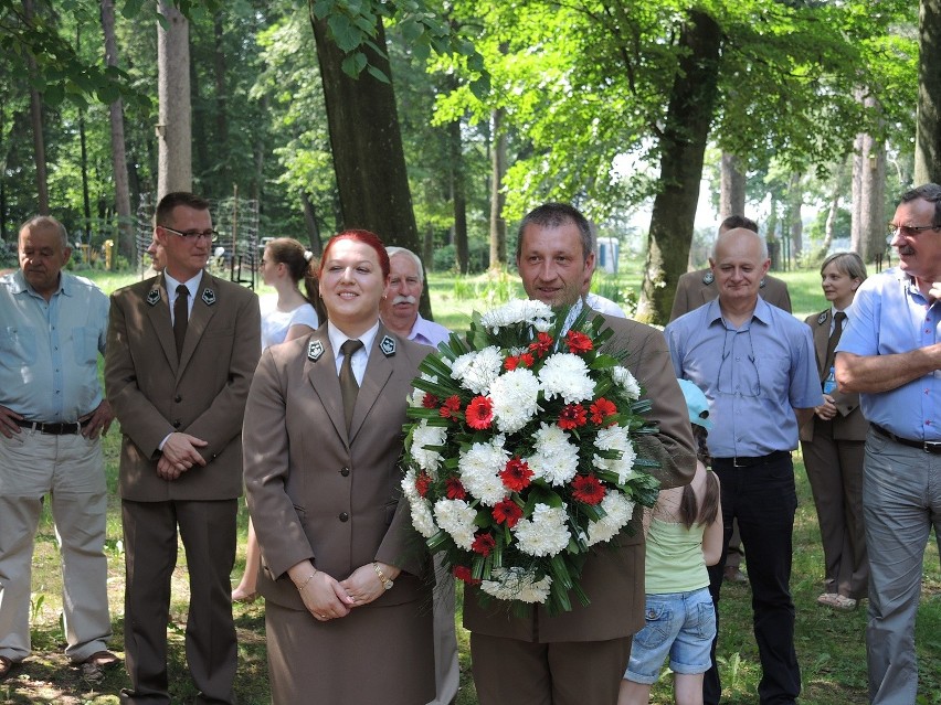 W parku leśnym w Dretyniu zorganizowano uroczystość, w...