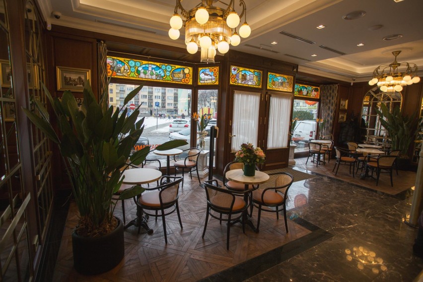 Kaiser Cafe wyróżnia się wystrojem wnętrza, w tym m.in....