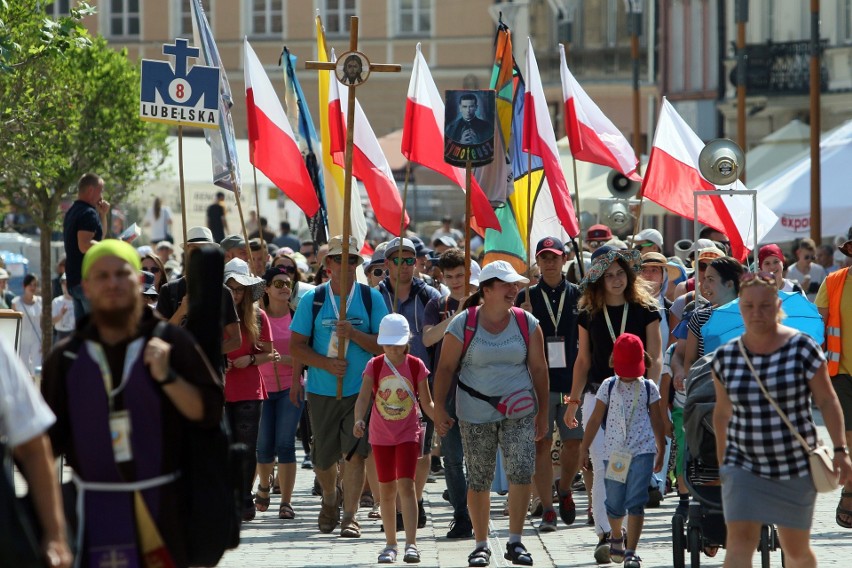 Pielgrzymi wyruszyli w drogę na Jasną Górę [ZDJĘCIA, WIDEO]