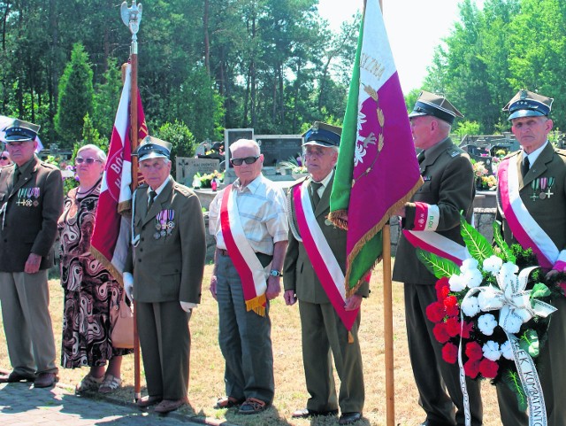 Podczas dorocznych uroczystości w Kazanowie nie zabrakło przedstawicieli Kół Gminnych Związku Kombatantów RP. Z roku na rok kultywują oni pamięć o walkach o wolność Polski.