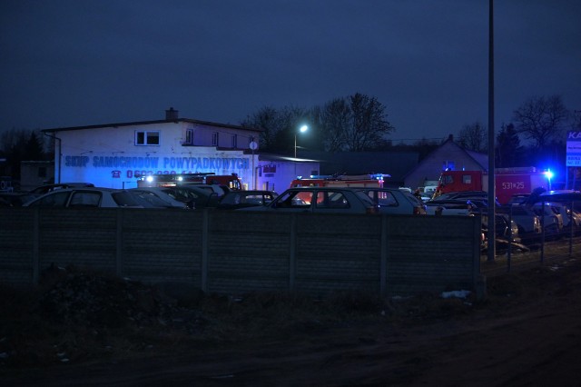 Na terenie stacji demontażu pojazdów w Dolnej Grupie pod Grudziądzem wybuchł gaz. Eksplozja spowodowała duże zniszczenia