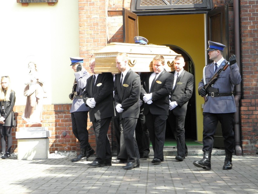 W Rudach odbył sie pogrzeb policjantki  40-letnią Ewę M. i...