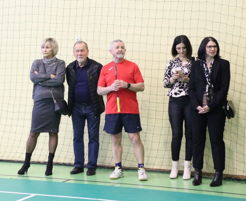 W Staszowie rozegrano Mistrzostwa Polski Nauczycieli w badmintonie. Zobacz nowe zdjęcia