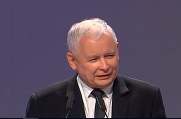 Prezes Jarosław Kaczyński podsumował prace rządu, podziękował premier Beacie Szydło za walkę, i pochwalił ministrów. Jednocześnie zapowiedział zmiany w szkolnictwie i kształt służby zdrowia.