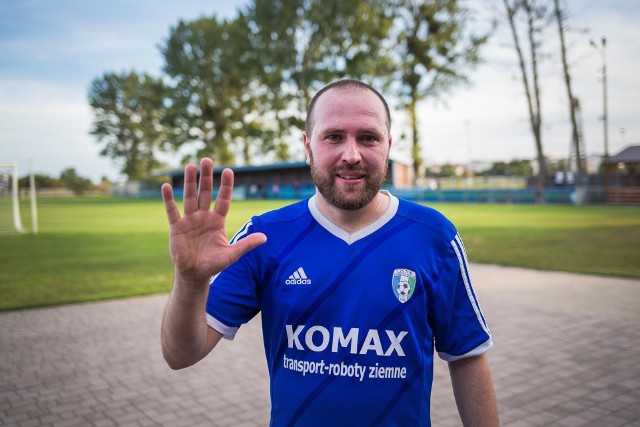 W klasie okręgowej piłkarze są już prawie na półmetku zmagań. Przekroczą go w następnej serii gier. Niemniej tak jak tydzień temu w grupie 1 prowadzi TOR Dobrzeń Wielki, w tej numer 2 z kolei Korona Krępna.