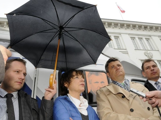 Na pytanie, jakie w Polsce powinny być  podatki, Kazimiera Szczuka nie była dobrze przygotowana. Wybrnąć  pomógł  lider.