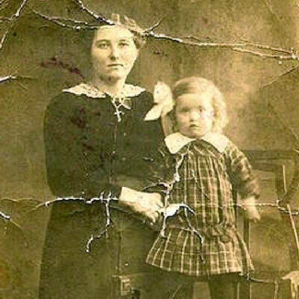 Mała Jadzia z ciocią Teodorą - 1916 r.