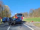 Poważny wypadek na DK30 na Dolnym Śląsku. Dwie osoby są ranne. Ruch odbywa się wahadłowo