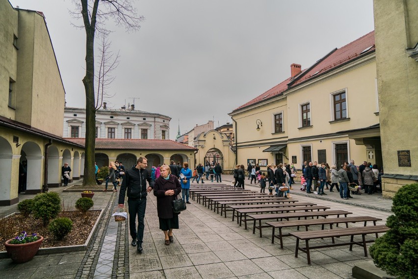 Święcenie pokarmów w kościele Ducha Św. w Nowym Sączu [ZDJĘCIA]