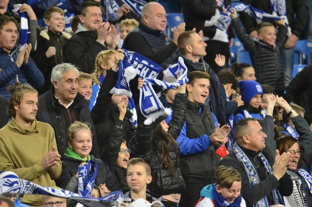 Lech Poznań wygrał z Koroną Kielce 2:1. Mecz przy Bułgarskiej oglądało około 10 tys. fanów. Jeśli byłeś wśród nich, to może załapałeś się do naszej galerii. Kliknij i sprawdź! Zobacz kolejne zdjęcie --->