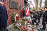 Dyrektor gdańskiego oddziału IPN upamiętnił ofiary stanu wojennego. Odsłonięto tablicę oraz złożono kwiaty