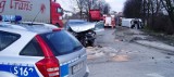 "Latający" mercedes na buskim skrzyżowaniu 