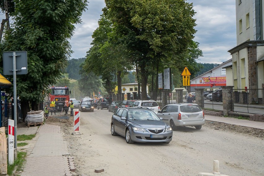 Krynica-Zdrój. Są opóźnienia przy budowie rond, ale kuracjuszom to nie przeszkadza 