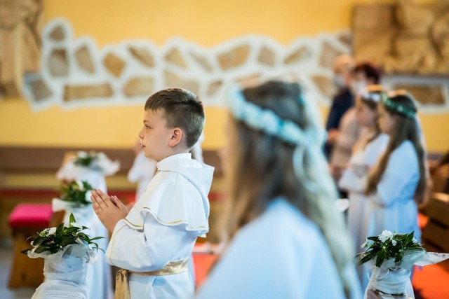 Nadchodzi wielki dzień, jeden z najważniejszych w życiu, pierwsza komunia święta. Wtedy nikt już nie pamięta o wydatkach