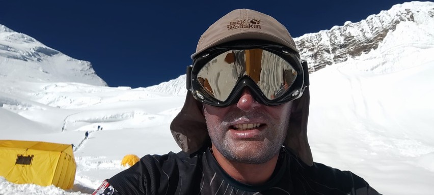 Karol Adamski podczas wyprawy na szczyt Manaslu.