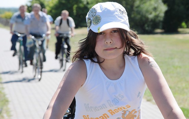 Z planów rozbudowy ścieżki rowerowej cieszy się Wiktoria Tyburska. - Oby tylo plany zostały zrealizowane - mówi nastolatka.