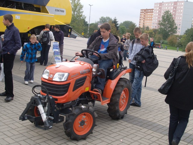 W uczelnianych kampusach przy ul. Śniadeckich i Racławickiej odbywały się pokazy urządzeń i sprzętu naukowego.