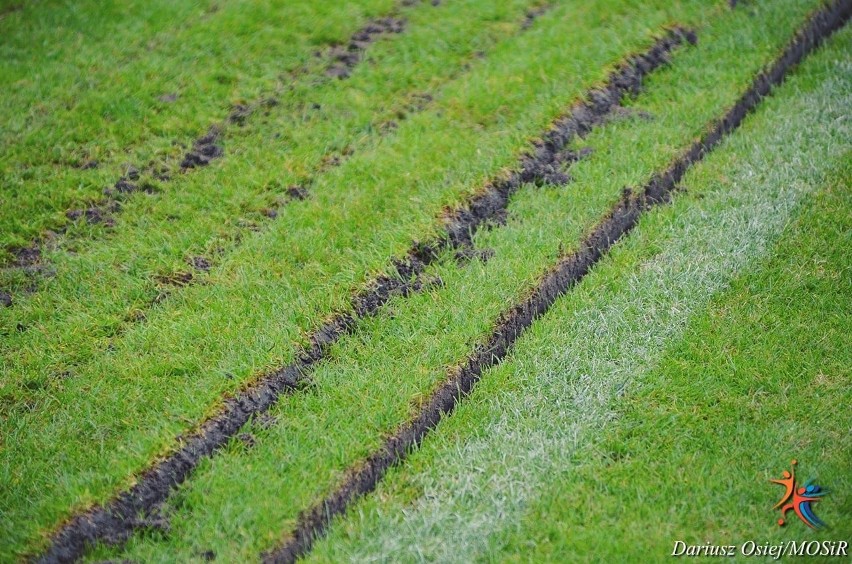 Gardenia Sport rozpoczęła układanie kabli grzewczych pod murawą stadionu Miejskiego Ośrodka Sportu i Rekreacji w Radomiu (ZDJĘCIA)
