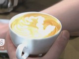 Sztuka malowania w kawie. Jak to się robi? [WIDEO]