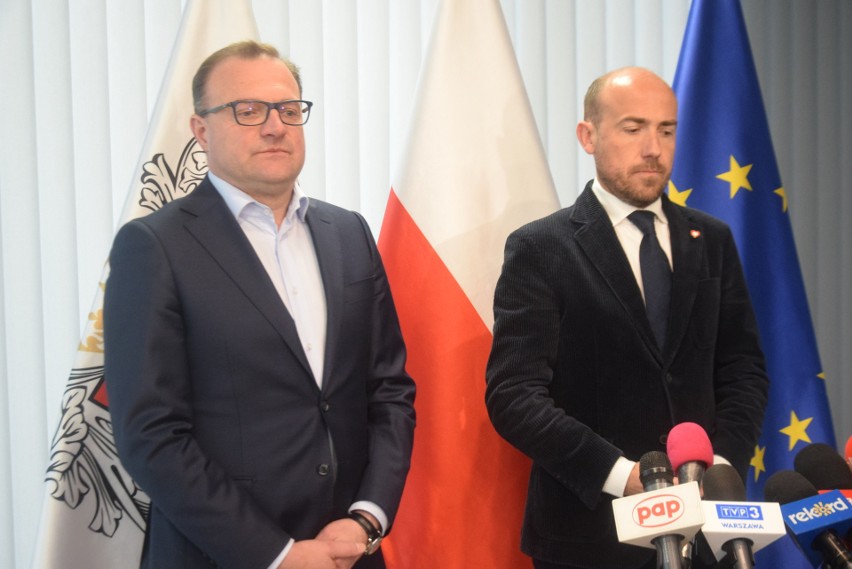 Z lewej: prezydent Radomia Radosław Witkowski i minister...