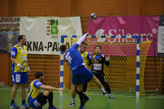 Stal Gorzów - po starciu, w którym brakowało jej skuteczności - pokonała Orlen Wisłę II Płock 27:24 w pierwszej lidze grupie A. Przekonajcie się, jak przebiegała ta sobotnia 24 marca rywalizacja na parkiecie.Więcej o meczu w poniedziałkowym dodatku sportowym "Gazety Lubuskiej".OBEJRZYJ TEŻ Piłka ręczna: Gwardia Koszalin - SMS Gdańsk