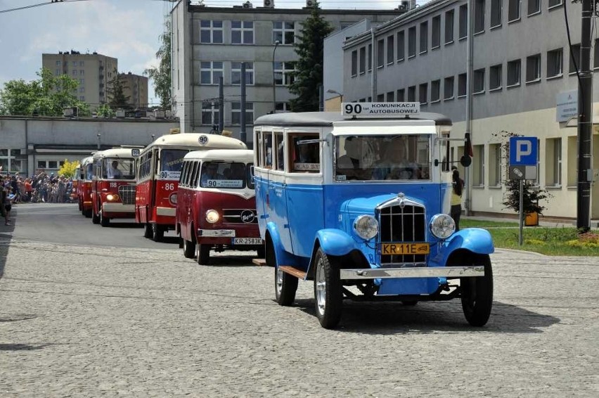 Zabytkowe autobusy paradowały ulicami Krakowa [ZDJĘCIA, WIDEO]