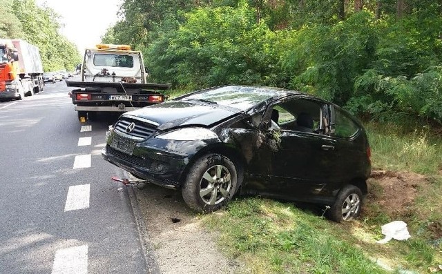 Wypadek dwóch samochodów na drodze krajowej numer 79 w Przydworzycach.