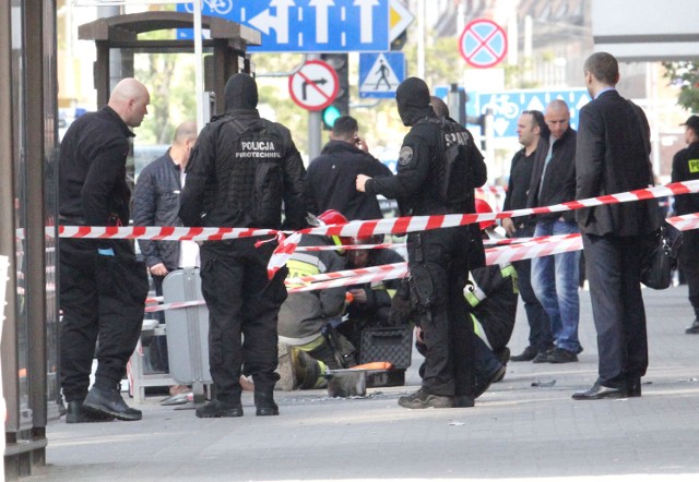 Po czwartkowym wybuchu we Wrocławiu do akcji natychmiast wkroczyli policyjni antyterroryści i Centralne Biuro Śledcze.