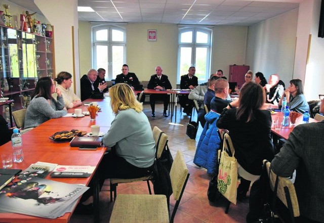 Spotkanie z zarządcami nieruchomości, spółdzielcami i służbami miejskimi zorganizowano w komendzie PSP w Słupsku