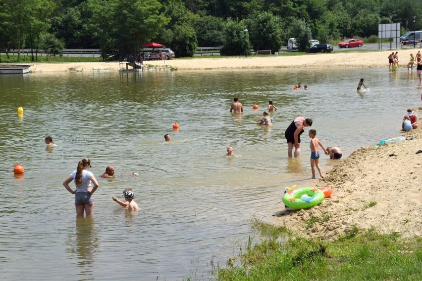 Wysokie temperatury skusiły w sobotę, 24 lipca dużo osób nad...