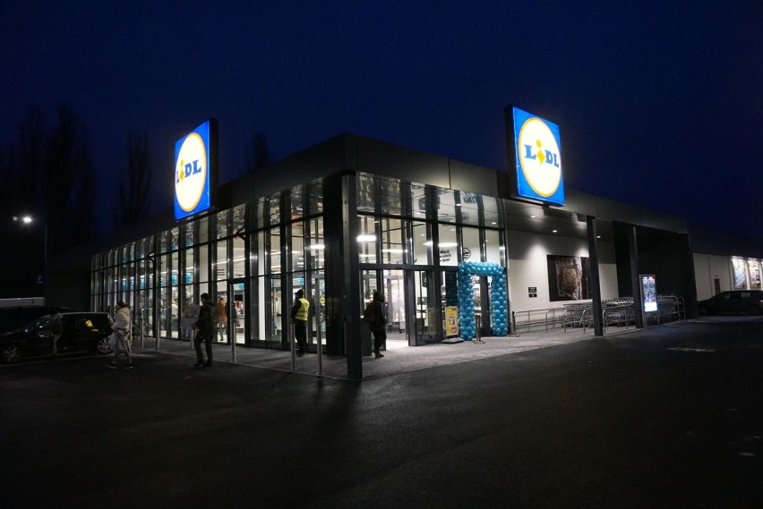 Niemiecka sieć dyskontów Lidl kusi pracowników w Polsce...