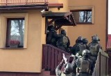 Bandyci przebrani za policjantów porwali żonę biznesmena ze Śląska. Już siedzą WIDEO+ZDJĘCIA