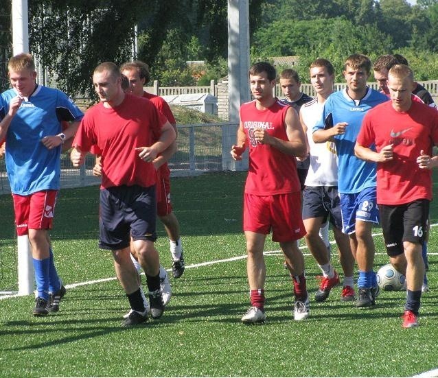 Piłkarze ostrołęckiej Narwi przygotowania do nowego sezonu rozpoczęli 12 lipca.