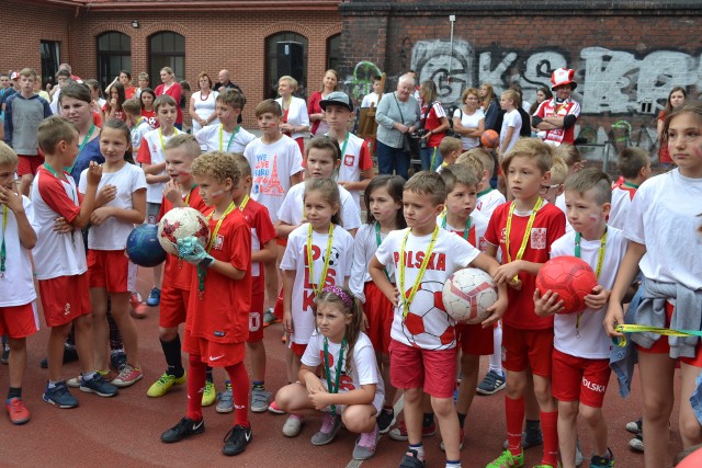 Mysłowice: uczniowie szkoły sportowej bili rekord w prowadzeniu i podbijaniu piłki